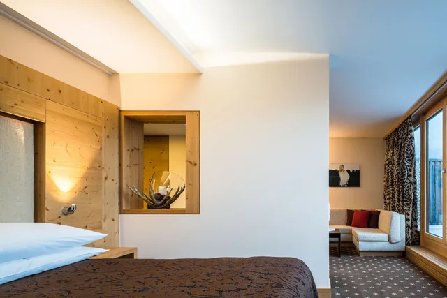 Alpine, Junior Suite, King Bed, Nira Alpina 3/8