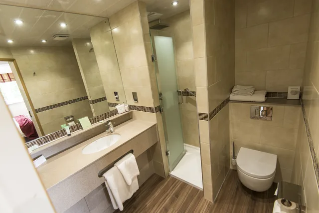 Junior Suite, King Bed, The Fairlawns Hotel And Spa 4/6
