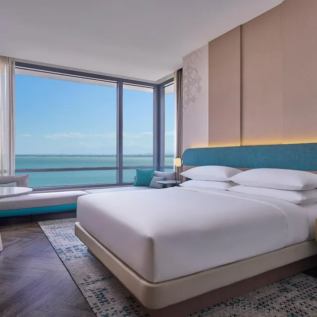 Room, King Bed, City View, Club Floor، Penang Marriott Hotel 1/10
