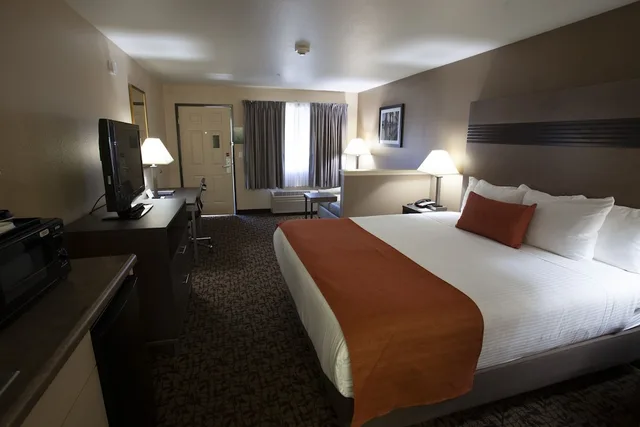 غرفة بسرير كينج لذوي الإعاقة، Hawthorn Suites By Wyndham Napa Valley 1/9