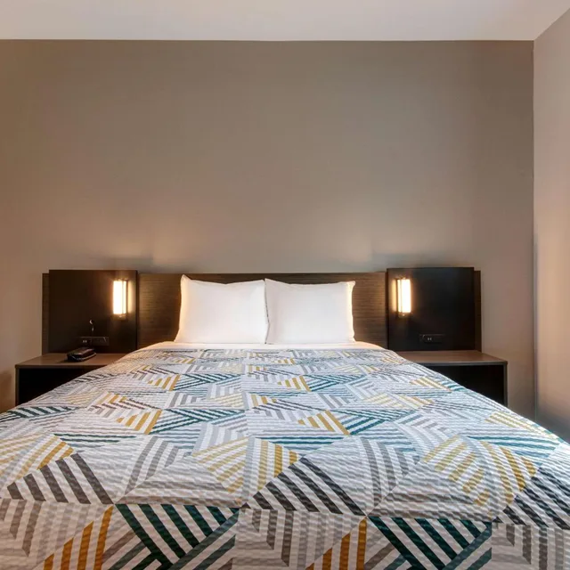غرفة بسرير كوين لغير المدخنين، Motel6 Pharr, TX 6/8