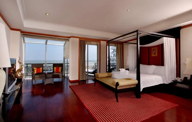 جناح رئاسي مع دخول صالة النادي، Hilton Hua Hin Resort and SPA 3/5