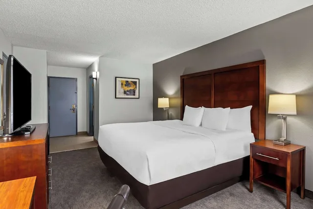 غرفة قياسية بسرير كينج مع أريكة، Comfort Inn Staunton 1/9