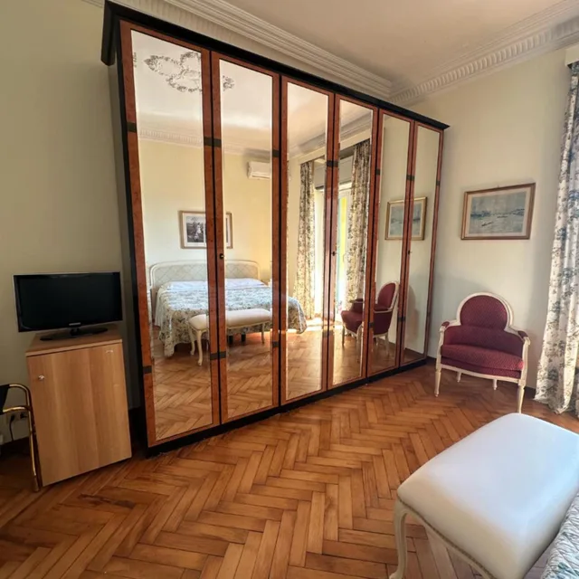 غرفة ثلاثية بشرفة، Grand Hotel Londra 1/2