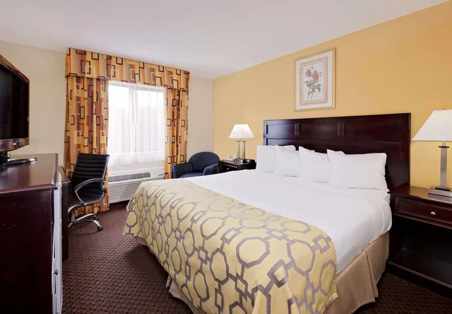 غرفة بسرير كينج، Baymont By Wyndham Battle Creek Downtown 1/1