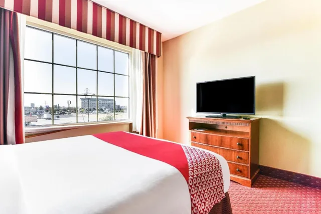 غرفة بسرير كوين، Oyo Townhouse Oklahoma City Airport 4/6