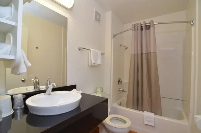 غرفة بسرير كوين، Motel6 Twentynine Palms, CA 5/5