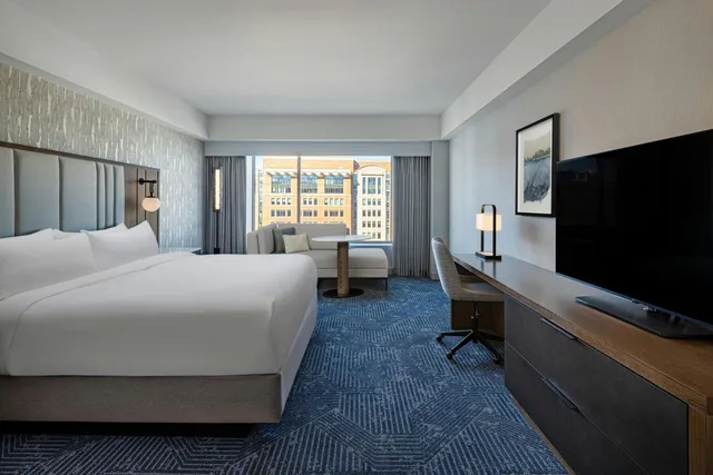 Room, King Bed, Harbour View, Club Floor, Accessible، Renaissance Boston Waterfront Hotel 5/10