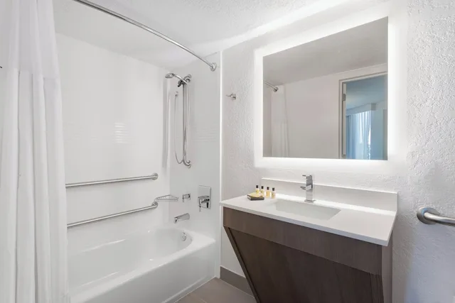 Standard, 2 Queen Beds, Bath and Shower, Holiday Inn Resort Kissimmee by the Parks 4/4