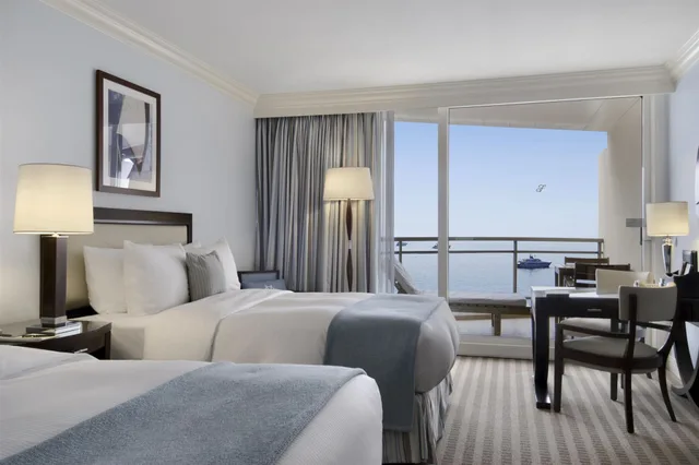 غرفة سيغنتشر بسريرين مزدوجين بإطلالة على البحر بشرفة في طابق مرتفع، Fairmont Monte Carlo 4/7