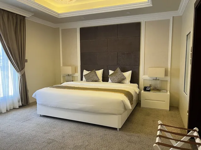 جناح جونيور بسرير كينج وسرير كوين، Remaj Hotel 1/3
