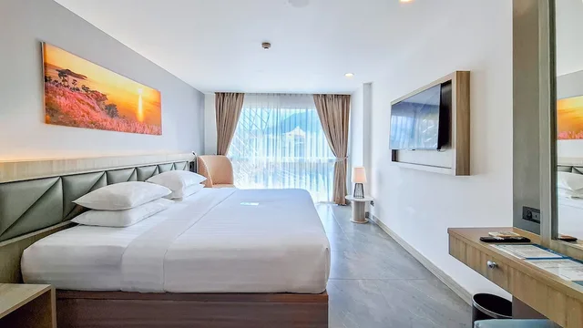 غرفة بريميوم سوبيريور بسرير كينج بإطلالة على الجبل، Clarian Hotel Beach Patong 8/10
