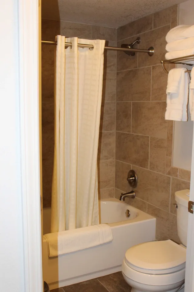 غرفة قياسية بسرير كوين، Best Western Plus Concord Inn 4/8