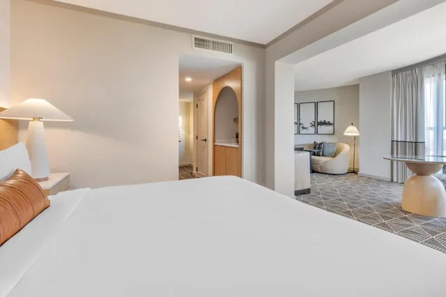 جناح ركني، Omni Las Colinas Hotel 3/6