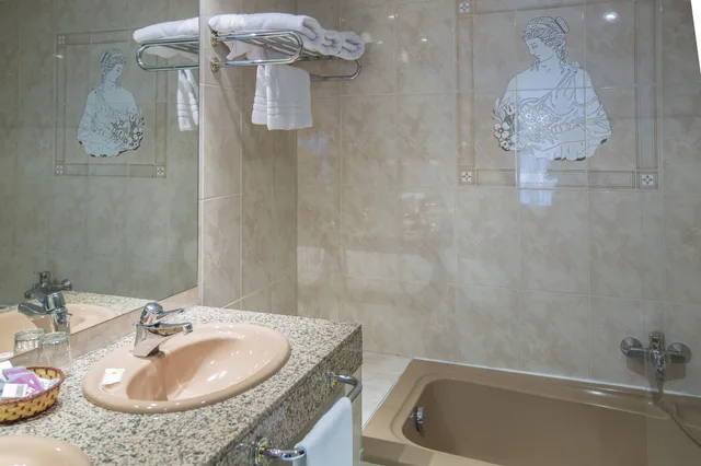غرفة عائلية بثلاثة أسرّة، HOTEL IMPERIAL(ex. HUSA IMPERIAL) 7/8