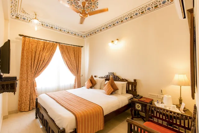 غرفة ملكية ديلوكس بسرير مزدوج، Hotel Umaid Residency 2/7