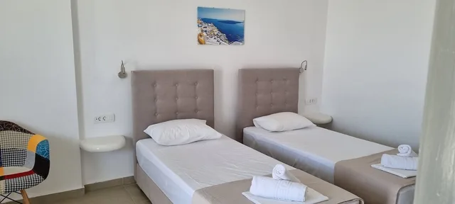 غرفة سوبيريور رباعية بسرير مزدوج وسريرين منفصلين، Thira S Dolphin Hotel 5/10