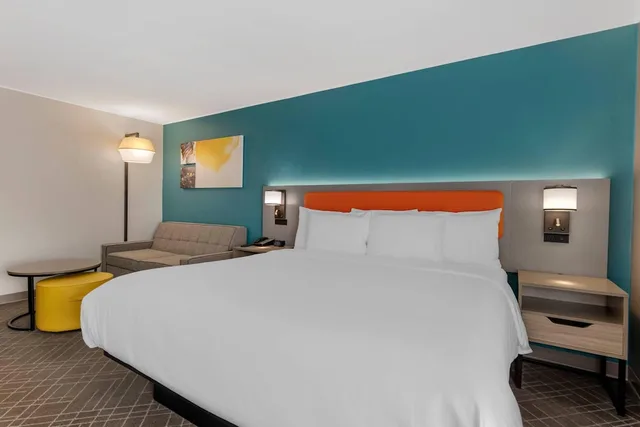 غرفة بسرير كينج، Comfort Inn & Suites Clemson - University Area 1/10