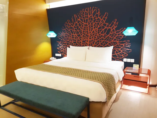 Deluxe, King Bed, Hue Hotels Resorts Boracay 1/3