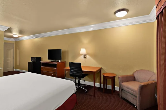 غرفة قياسية بسرير كينج لذوي الإعاقة، Best Western Willits Inn 6/7
