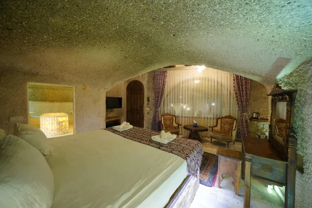 جناح بسرير كينج بشرفة، Shoestring Cave House 2/2