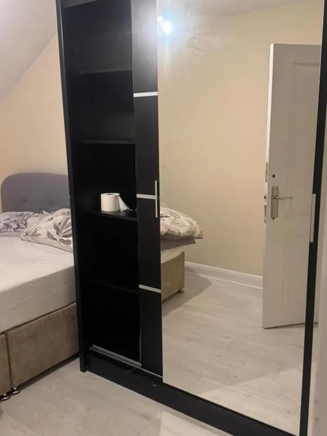 غرفة قياسية مزدوجة بسرير كينج، OYO Komegloba Mega room 6/6