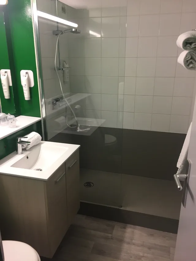 Family Suite, 1 Double and 3 Single Beds، Inter Hotel Morlaix Ouest 4/6