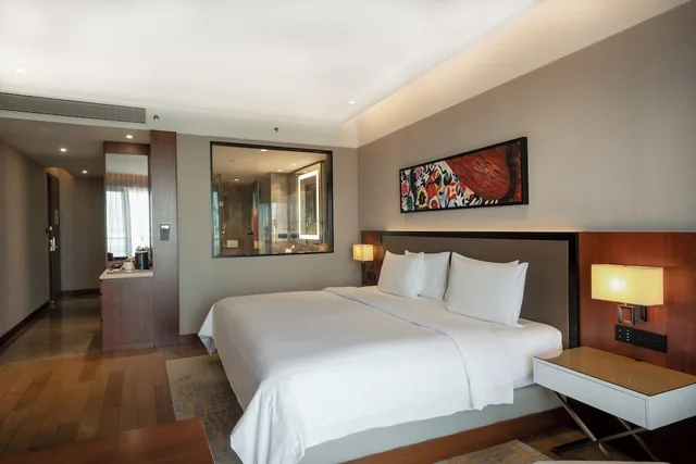 غرفة بسرير كينج بشرفة، GRAND HYATT KOCHI BOLGATTY 2/8