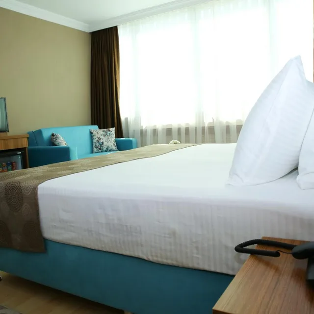 Deluxe, Double Bed, Golden Lounge Hotel 7/10