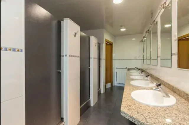 سكن مشترك مختلط أساسي بستة أسرّة بحمام مشترك، Mellow Youth Hostel 1/1