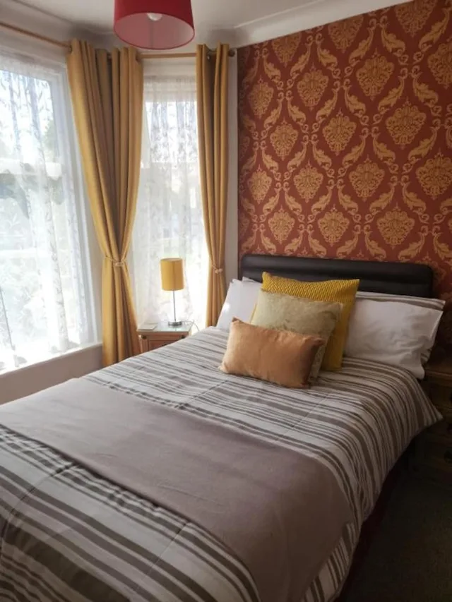 Compact, Double Bed، OYO Twins Palms Guest House 1/5