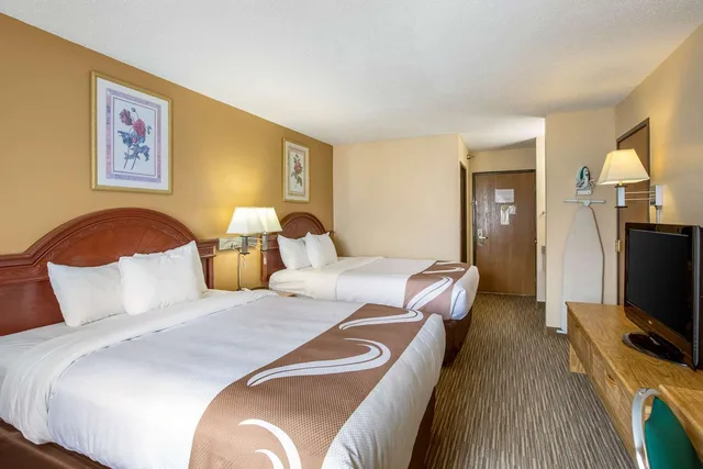 Room, 2 Double Beds, Quality Inn Storm Lake 2/4