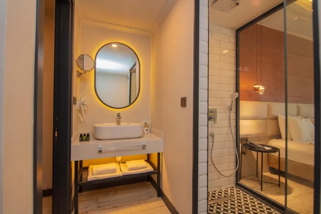 غرفة بسرير مزدوج بإطلالة على البحر، Morina Deluxe Hotel 4/4