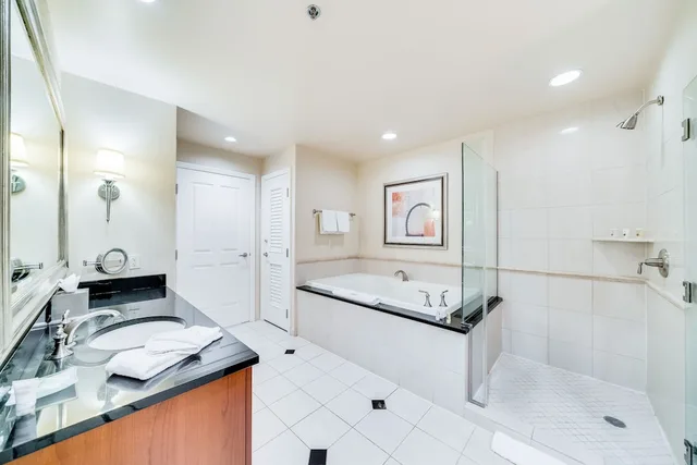 1 Bedroom, Suite, Strip View, Sofa, Balcony، Jet Luxury Resorts @ The Signature Condo Hotel 8/8