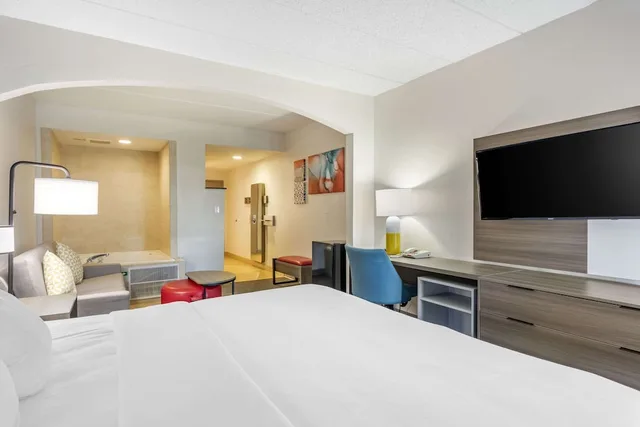 جناح بسرير كينج بحوض جاكوزي، Comfort Suites Ocean City West 2/5