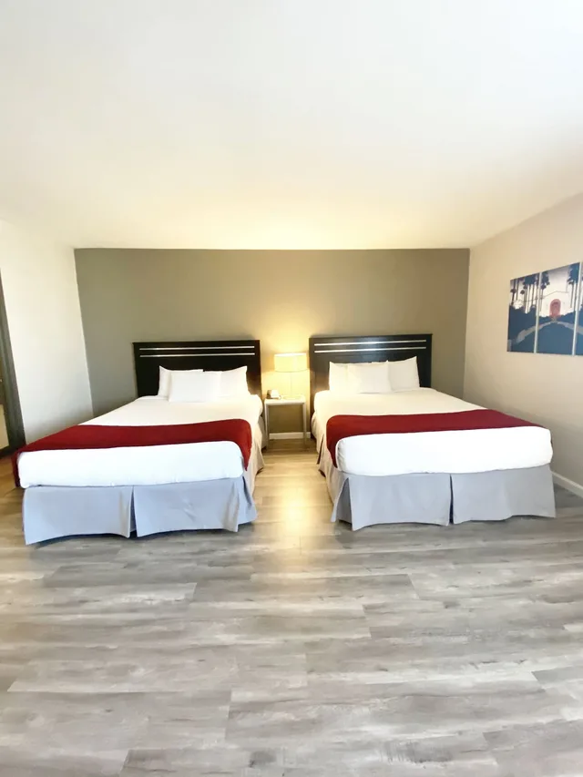 Standard, 2 Queen Beds, Accessible, Redac Gateway Hotel 2/5