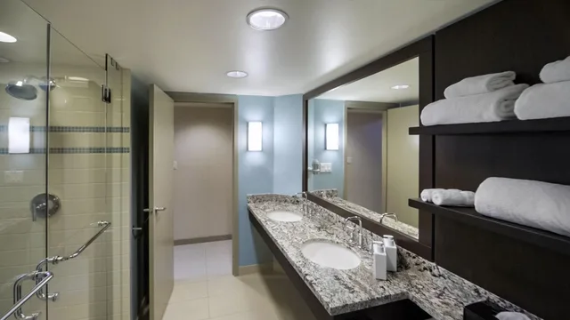 Executive, Suite, Aava Whistler Hotel 2/3