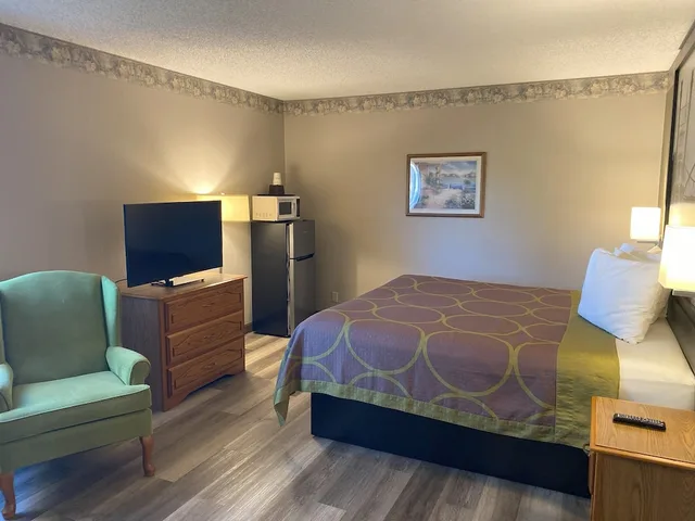 غرفة بسرير كوين، Super 8 By Wyndham Green Bay Near Stadium 5/10