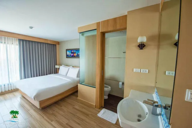 غرفة ديلوكس بسرير كينج بإطلالة على البحر، Coco Beach Resort Bangsaen 2/3