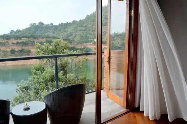 Lake, Queen Bed، Fishman Homestay 2/2