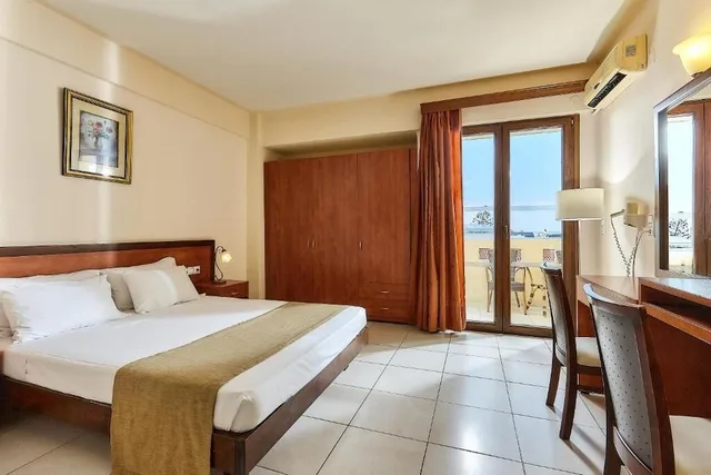 غرفة سوبيريور عائلية بسريرين منفصلين مع أريكة، ST. CONSTANTIN SEA HOTEL AND SPA RESORT 3/10