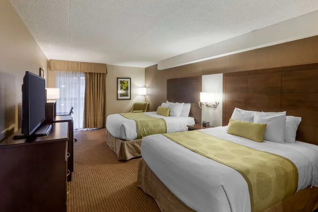 غرفة بسريرين كوين بشرفة، Best Western Plus Leamington Hotel and Conference Centre 2/4