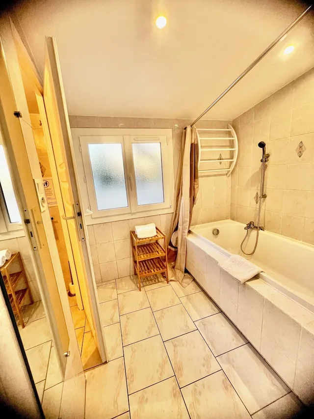 Room, Triple, 1 Queen and 1 Single Bed, Garden Floor، Le Ponteil 2/7