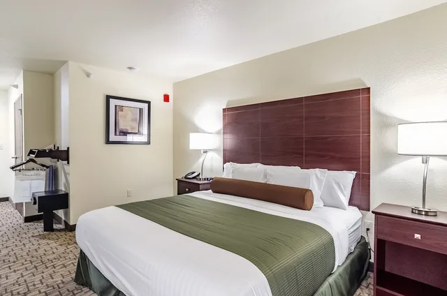 غرفة بسرير كينج لذوي الإعاقة، Cobblestone Inn & Suites - Bridgeport 2/7