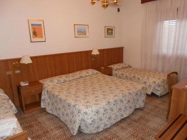 غرفة رباعية بسرير مزدوج وسريرين منفصلين، Hotel Rosati 3/3