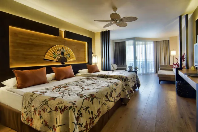 Deluxe, Triple, Sea View, Limak Lara De Luxe Hotel and Resort 1/7