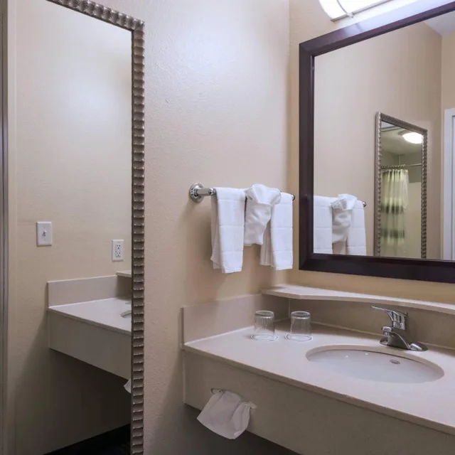 جناح بسرير كوين مع أريكة، SpringHill Suites by Marriott Boston Devens Common Center 3/5