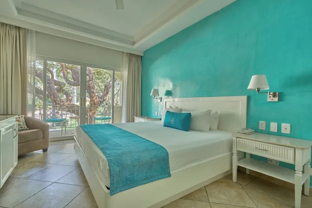 غرفة عائلية بسرير كينج بإطلالة على المسبح، Tamarindo Diria Beach Resort 5/10