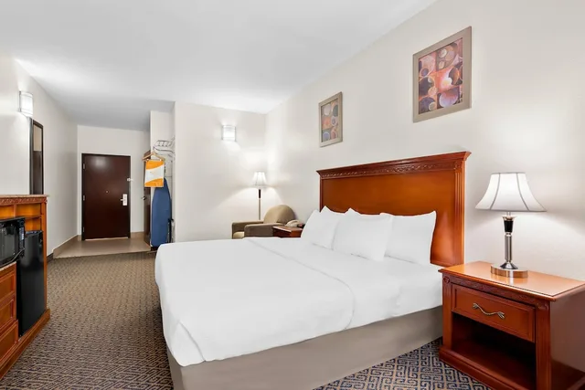جناح بسرير كينج مع أريكة، Quality Inn & Suites McAlester on Hwy 69 2/8