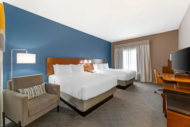 غرفة بسريرين كوين، Comfort Inn and Suites Akron South 1/7